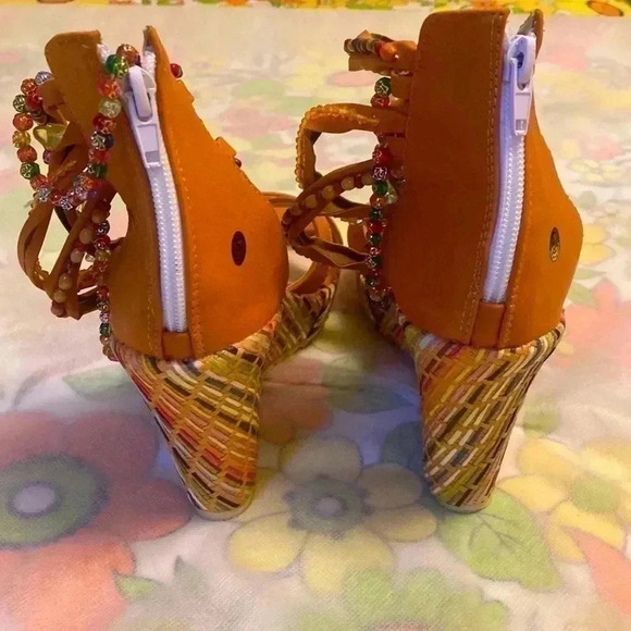 Sandals 👡 Platform  with multicolored beads decor Never Worn - Picture 5 of 12